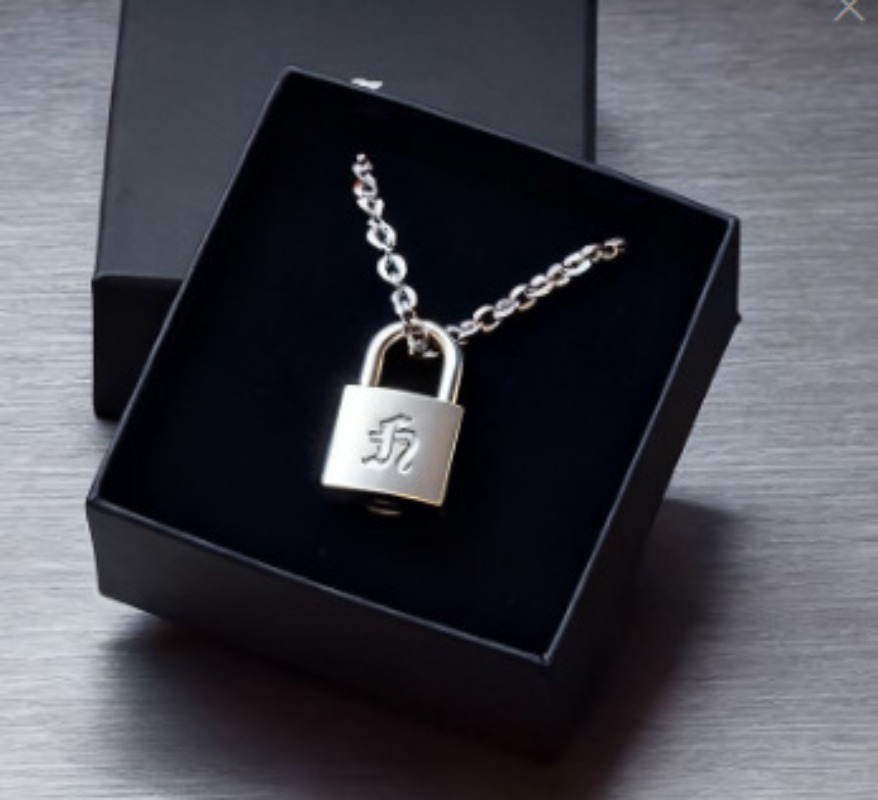 Smooth Matte Finish Metal Lock - مراجعة Men Accessories Necklace وسعره