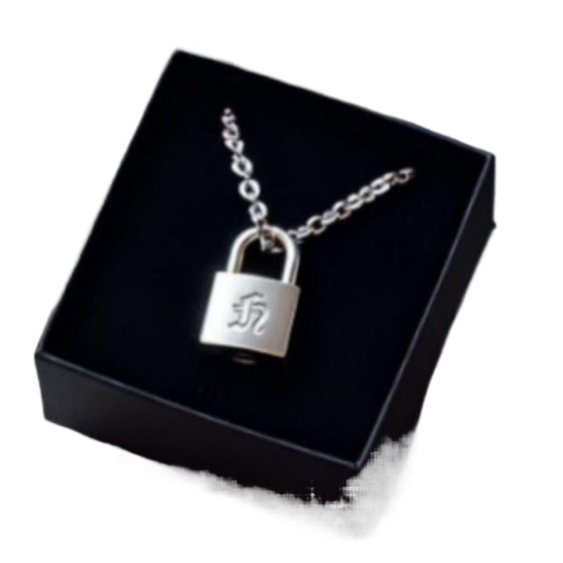 Smooth Matte Finish Metal Lock - مراجعة Men Accessories Necklace وسعره